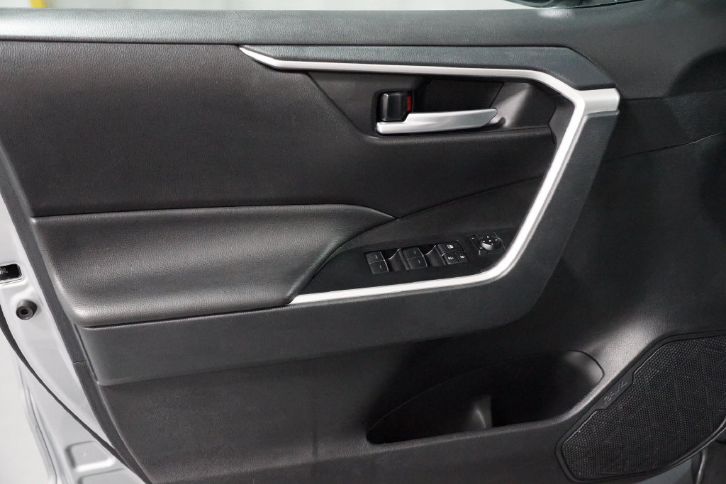 Certified 2025 Toyota RAV4 XLE FWD image 30