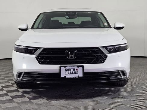 Used 2025 Honda Accord Touring image 2