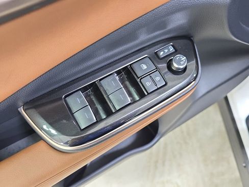 Used 2025 Toyota Crown Signia w/ Advanced Technology Package image 30