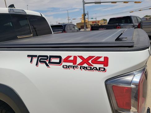 Used 2022 Toyota Tacoma TRD Off-Road w/ Technology Package AWD/4WD image 10