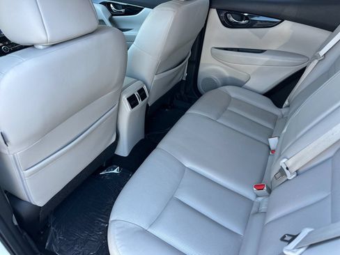 Used 2018 Nissan Rogue Sport SL FWD image 12