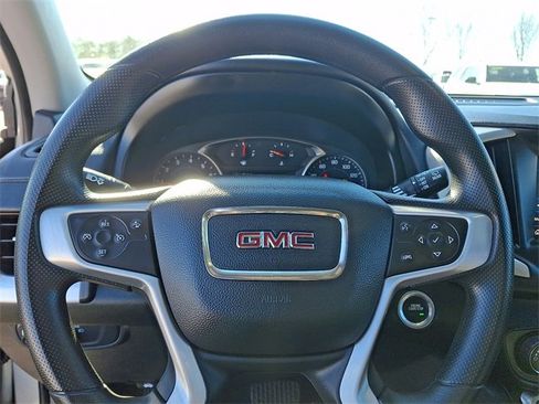 Used 2024 GMC Terrain SLE image 18