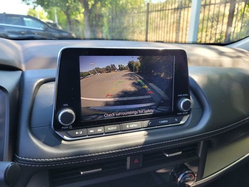 Used 2023 Nissan Rogue SV FWD image 18