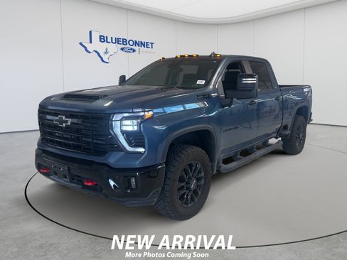 Used 2026 Chevrolet Silverado 2500 LT w/ Trail Boss Package AWD/4WD image 1