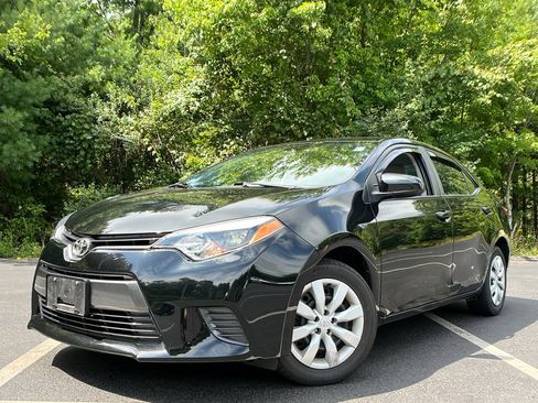 Used 2015 Toyota Corolla LE FWD image 26