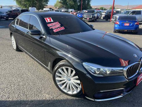 Used 2017 BMW 740i xDrive AWD/4WD image 4