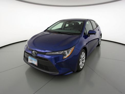 Used 2025 Toyota Corolla LE image 3