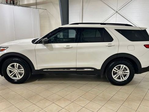 Used 2020 Ford Explorer XLT w/ Equipment Group 202A AWD/4WD image 2