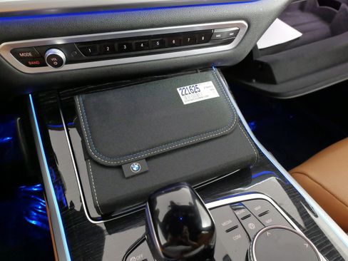 Used 2022 BMW X7 xDrive40i w/ M Sport Package AWD/4WD image 56