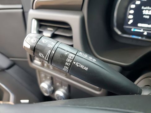 Used 2022 GMC Yukon XL AT4 image 37