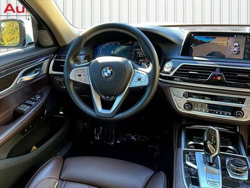 Used 2022 BMW 750i xDrive w/ Executive Package image 8
