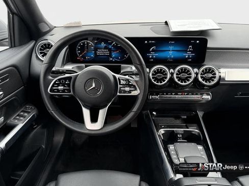 Used 2022 Mercedes-Benz GLB 250 4MATIC w/ Premium Package Lite image 19