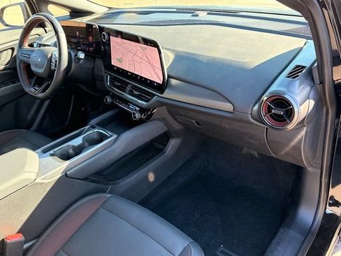 Used 2024 Chevrolet Equinox EV RS FWD image 12