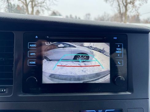 Used 2015 Toyota Sienna LE image 30