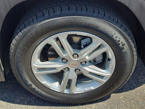 Used 2023 GMC Terrain SLE w/ Driver Convenience Package image 6