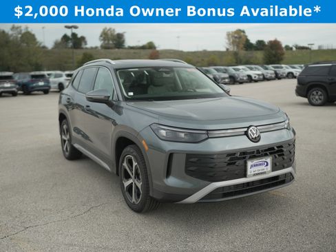 New 2025 Volkswagen Tiguan SE image 1