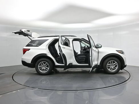 New 2026 Ford Explorer Active RWD image 4