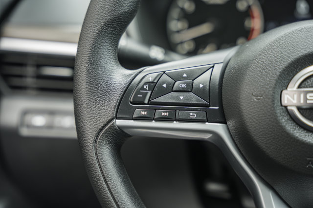 Used 2025 Nissan Altima 2.5 SV FWD image 32