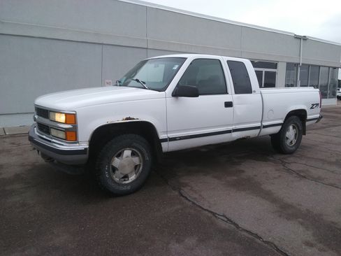 Used 1997 Chevrolet Silverado 1500 4x4 Extended Cab w/ Preferred Equipment Group 2 image 2
