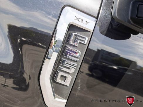 Used 2022 Ford F250 XLT w/ Black Appearance Package AWD/4WD image 8