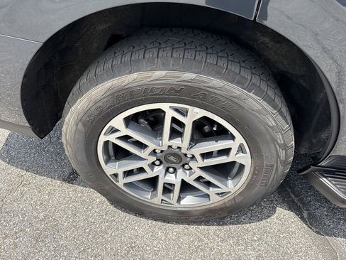 Used 2025 Ford Expedition Active AWD/4WD image 17