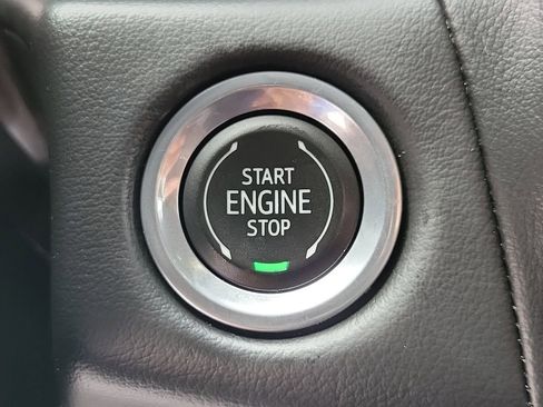 Used 2023 Chevrolet Suburban Z71 image 34