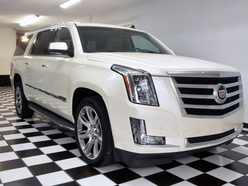 Used 2015 Cadillac Escalade ESV Luxury AWD/4WD image 3