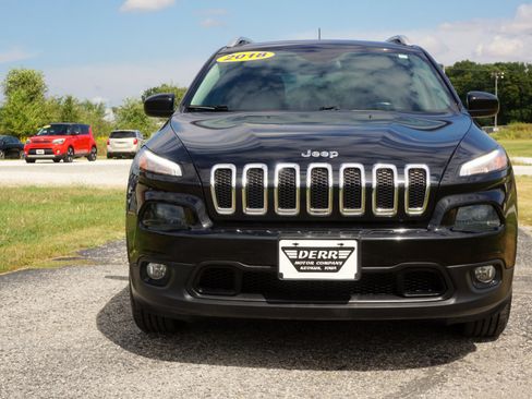 Used 2018 Jeep Cherokee Latitude Plus image 3