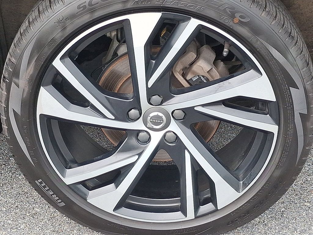 Used 2020 Volvo XC40 T5 R-Design w/ Protection Package Premier AWD/4WD image 8