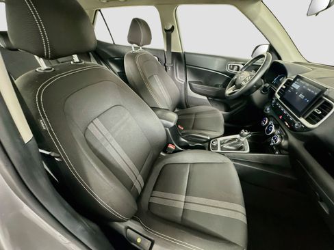 Used 2025 Hyundai Venue SEL FWD image 30