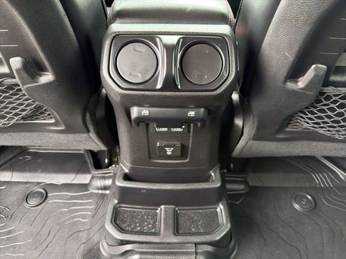 Used 2018 Jeep Wrangler Unlimited Rubicon image 27