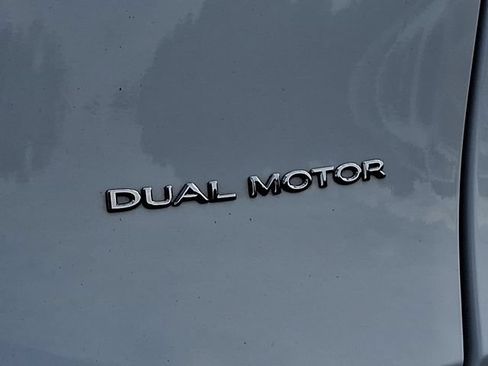 Used 2024 Tesla Model Y Long Range AWD/4WD image 31