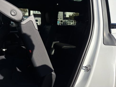 Used 2024 Land Rover Defender 130 X-Dynamic SE image 48