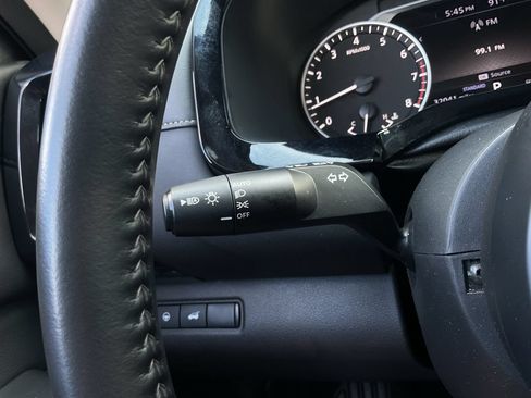 Used 2025 Nissan Pathfinder SV FWD image 30