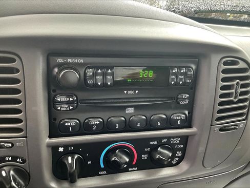 Used 2003 Ford F150 XLT AWD/4WD image 15