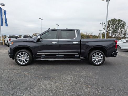 Used 2022 Chevrolet Silverado 1500 High Country w/ Technology Package image 7