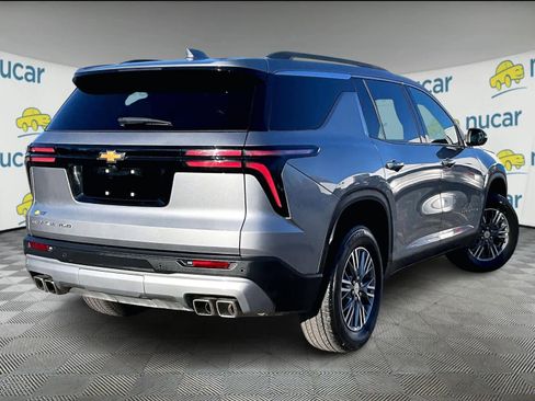 Used 2025 Chevrolet Traverse LT image 6