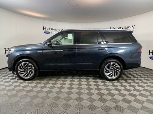 New 2025 Lincoln Navigator Reserve image 3