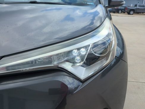 Used 2019 Toyota C-HR LE FWD image 9