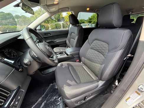Used 2025 Nissan Pathfinder SV FWD image 34
