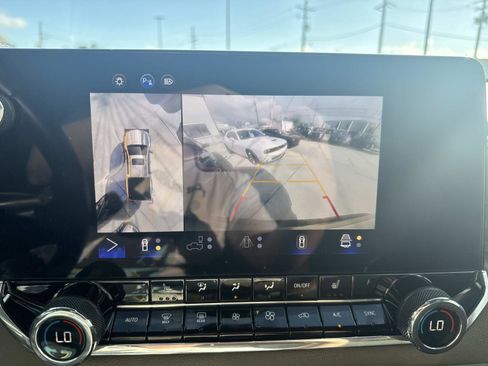 Used 2024 Chevrolet Colorado ZR2 w/ Technology Package image 25