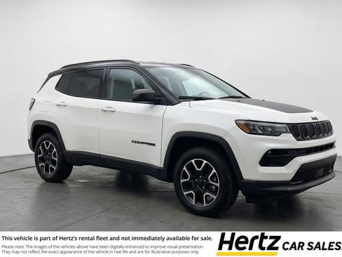 Used 2025 Jeep Compass Trailhawk w/ Trailer Tow Group AWD/4WD image 1