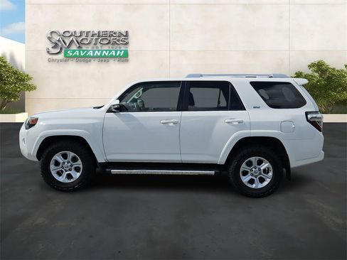 Used 2018 Toyota 4Runner SR5 Premium RWD image 2