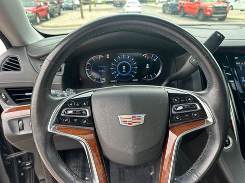 Used 2016 Cadillac Escalade Premium AWD/4WD image 18