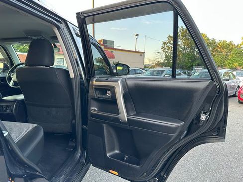 Used 2015 Toyota 4Runner SR5 AWD/4WD image 15