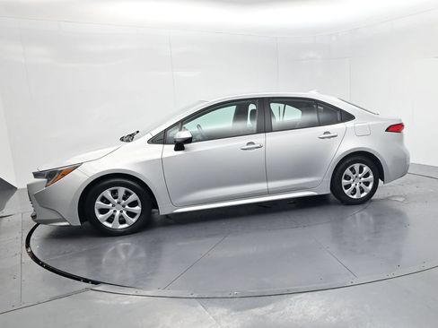 Used 2024 Toyota Corolla LE FWD image 4