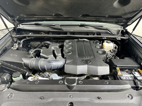 Used 2018 Toyota 4Runner Limited AWD/4WD image 34