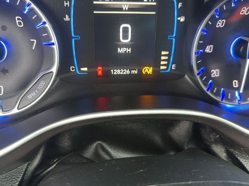 Used 2017 Chrysler Pacifica Touring-L FWD image 23