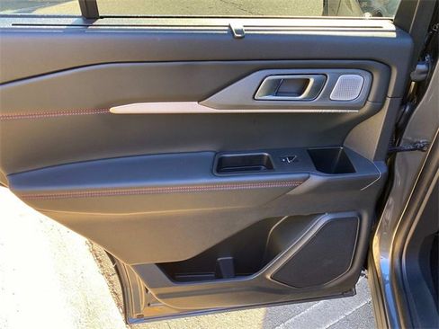 Used 2025 Ford Explorer ST image 11