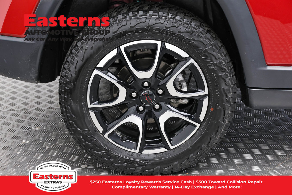 Used 2025 Jeep Compass Trailhawk AWD/4WD image 31